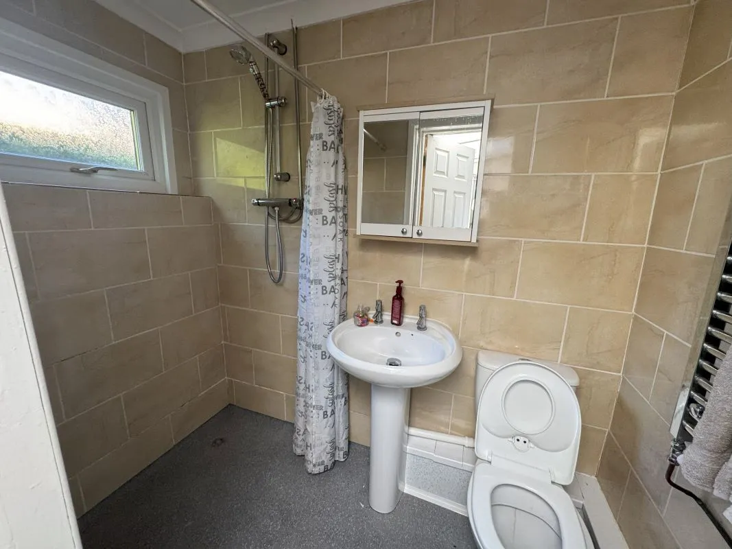 Heol Y Bwlch, Bynea, Llanelli, Dyfed, SA14 9ST - Online Auctions