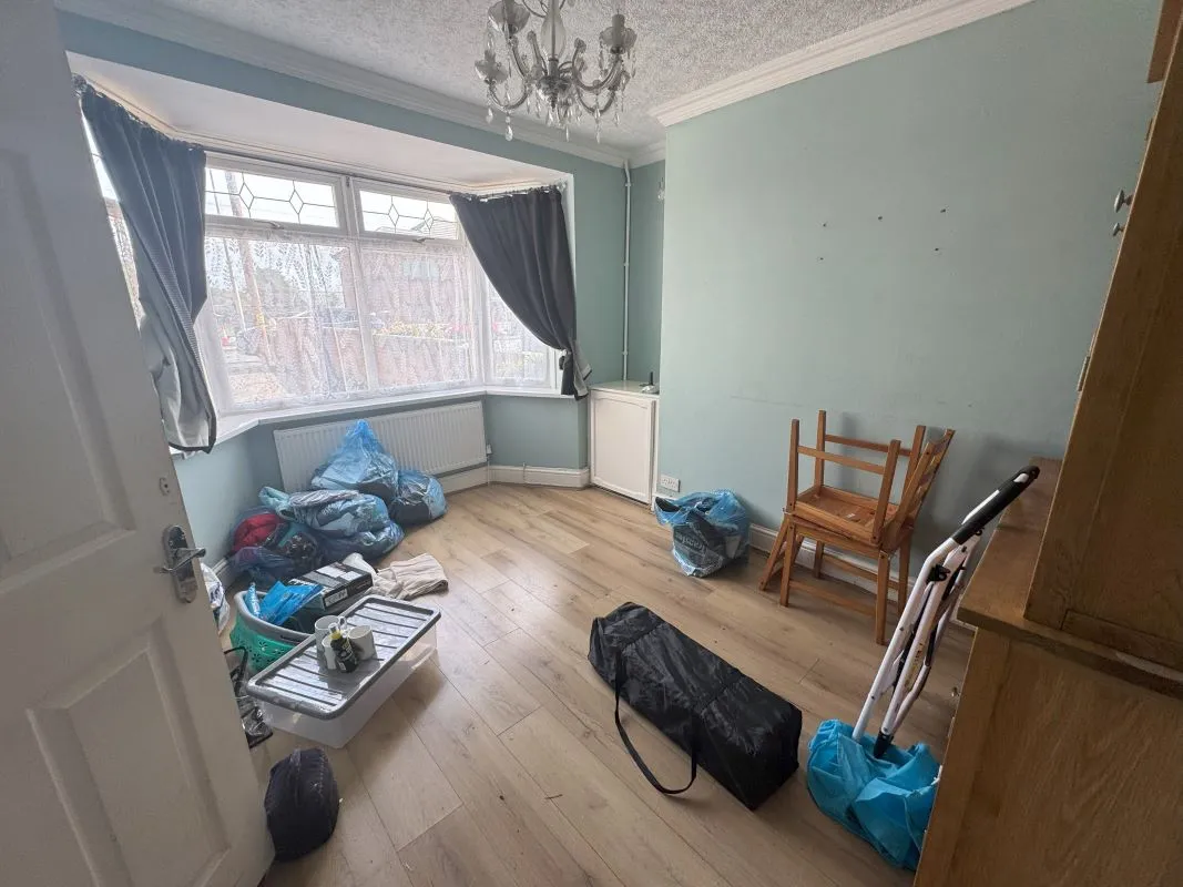 Heol Y Bwlch, Bynea, Llanelli, Dyfed, SA14 9ST - Online Auctions