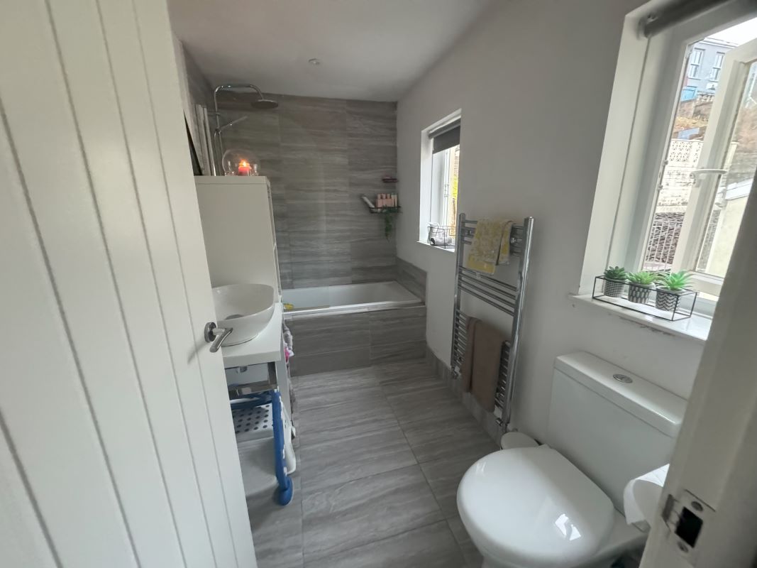 Swansea Road, Pontardawe, Swansea, West Glamorgan, SA8 4AL - Online Auctions