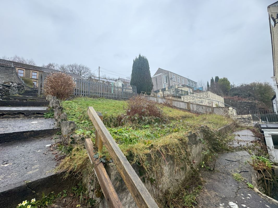 Swansea Road, Pontardawe, Swansea, West Glamorgan, SA8 4AL - Online Auctions