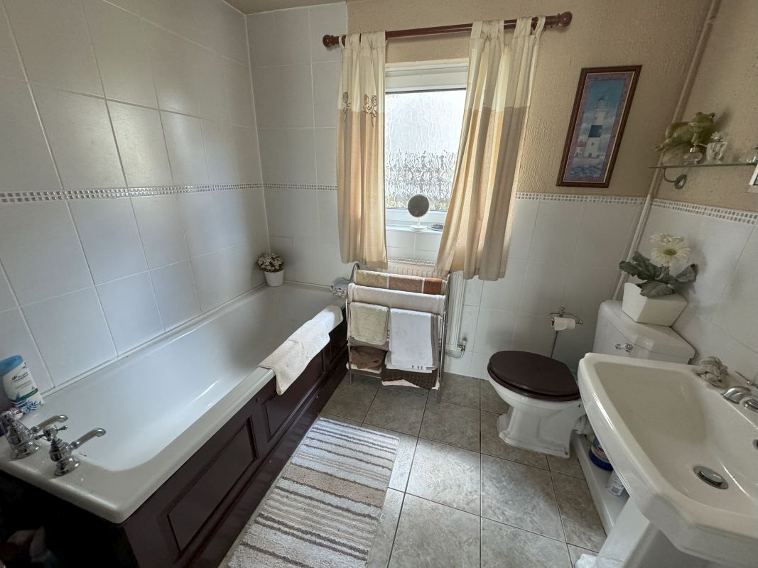 Tir Heol, Cae Mansel Road, Three Crosses, Swansea, West Glamorgan, SA4 3HN - Online Auctions