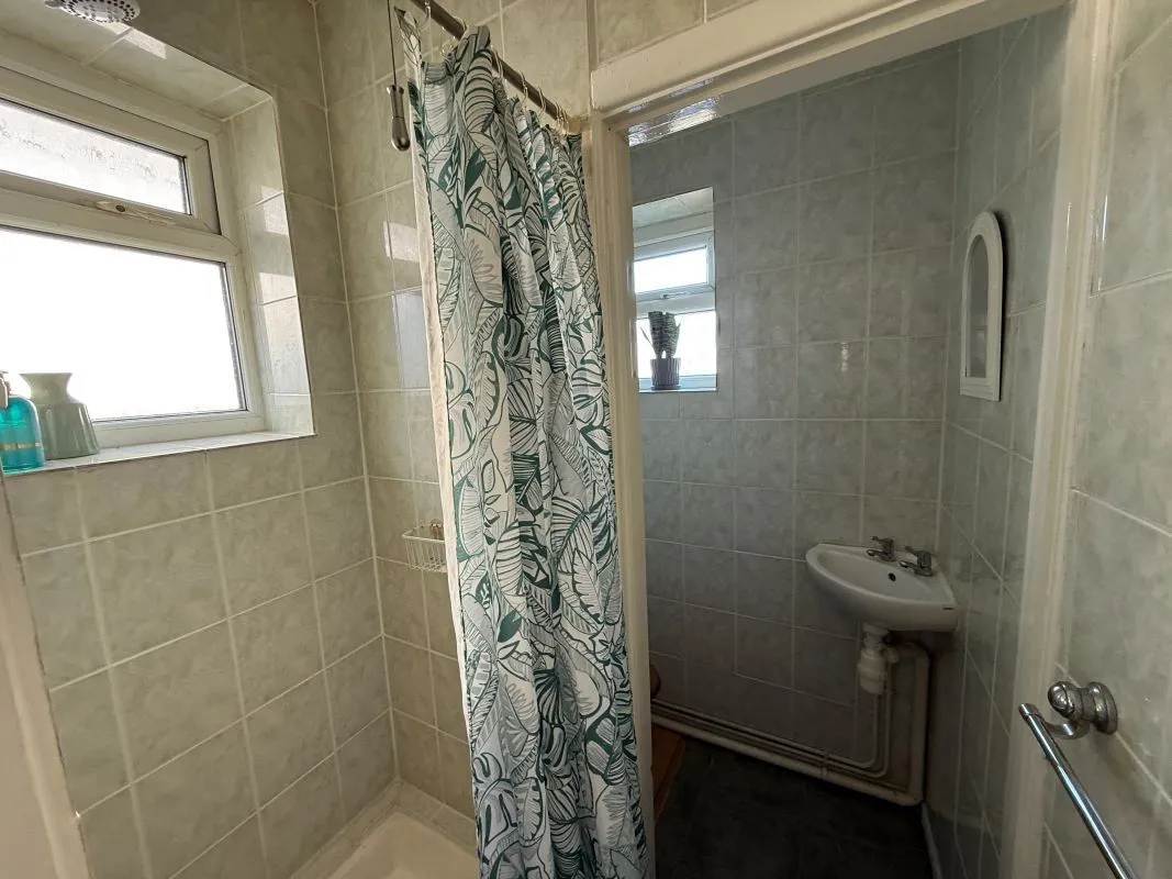 Llandafen Road, Llanelli, Dyfed, SA14 9BD - Online Auctions