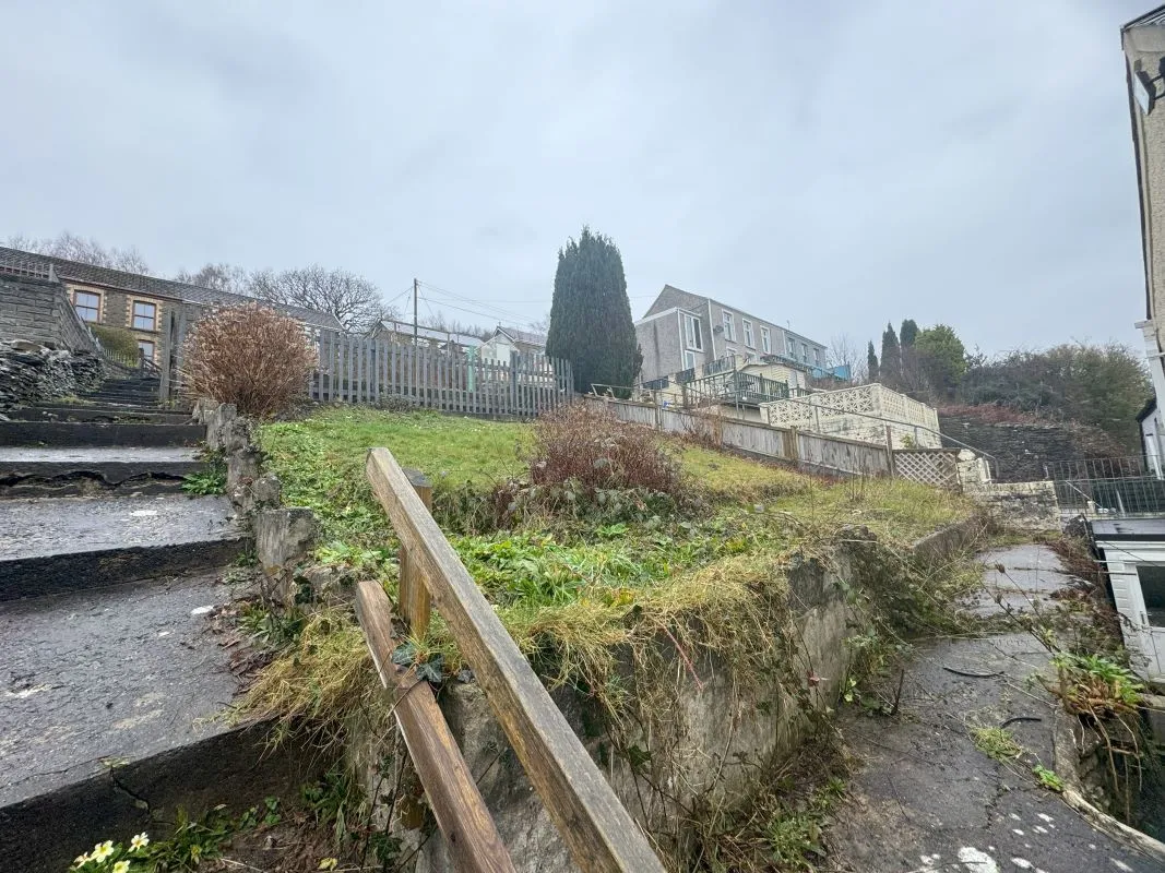 Swansea Road, Pontardawe, Swansea, West Glamorgan, SA8 4AL - Online Auctions