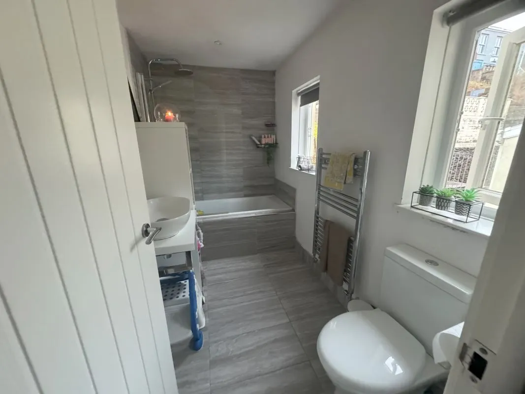 Swansea Road, Pontardawe, Swansea, West Glamorgan, SA8 4AL - Online Auctions
