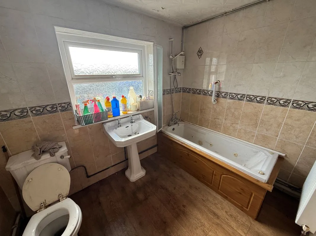 Iscoed Road, Pontarddulais, Swansea, West Glamorgan, SA4 0UP - Online Auctions
