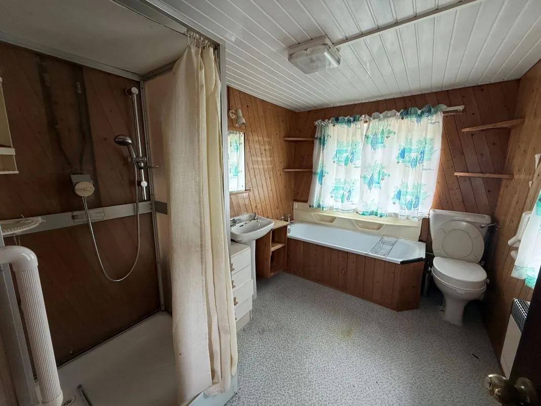 Glynhir Road, Pontarddulais, Swansea, West Glamorgan, SA4 8PU - Online Auctions