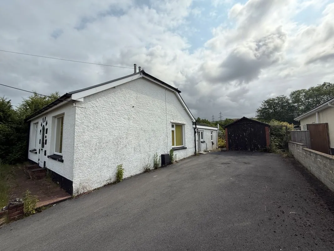 Glynhir Road, Pontarddulais, Swansea, West Glamorgan, SA4 8PU - Online Auctions