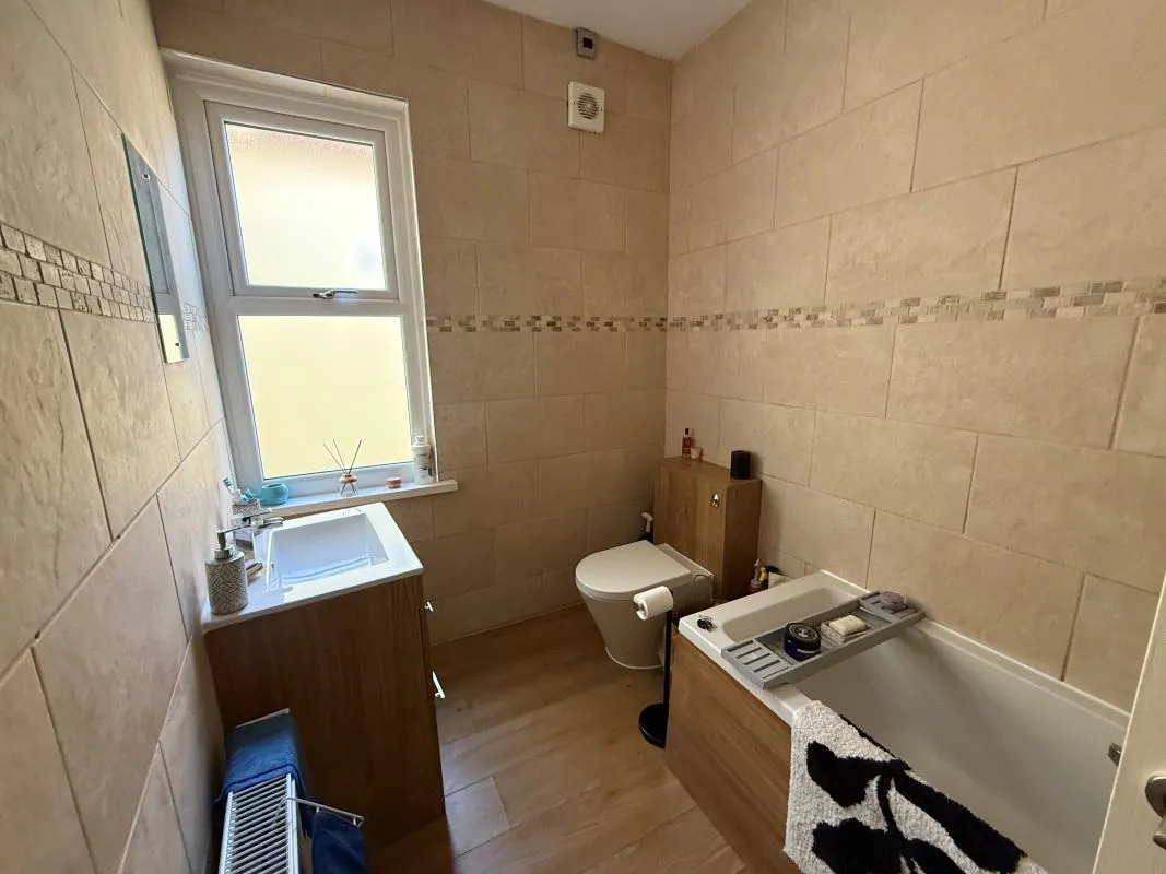 High Street, Grovesend, Swansea, West Glamorgan, SA4 4GT - Online Auctions