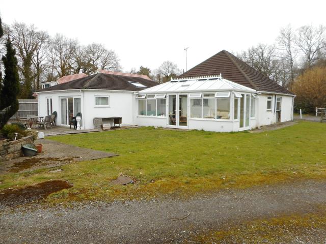 Sunny Acre, Ringwood Road, Three Legged Cross, Wimborne, Dorset BH21 6RD