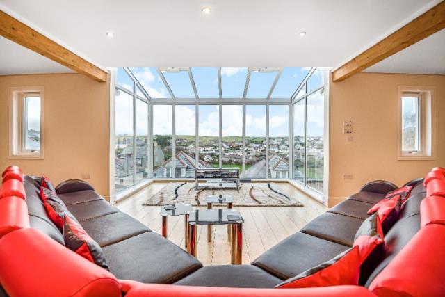 6 Upper Hillcrest, Perranporth, Cornwall TR6 0LA
