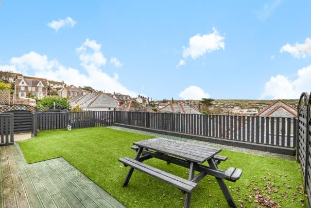 6 Upper Hillcrest, Perranporth, Cornwall TR6 0LA
