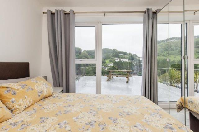 52 Hillside Villas, Millendreath Holiday Village, Looe, Cornwall PL13 1PE