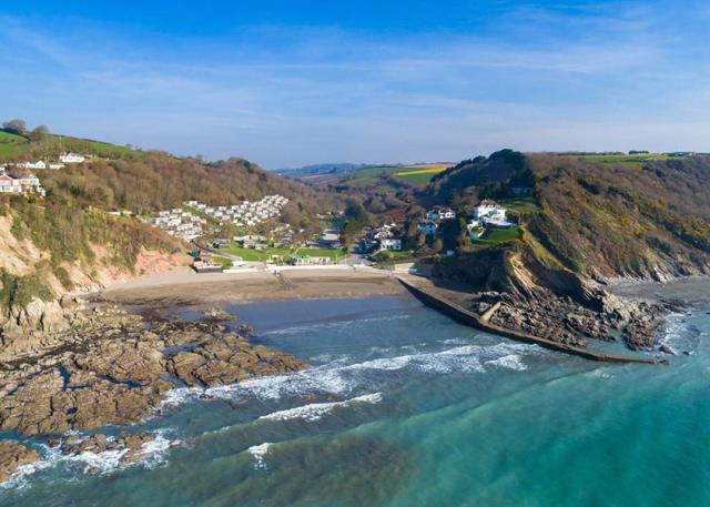 52 Hillside Villas, Millendreath Holiday Village, Looe, Cornwall PL13 1PE
