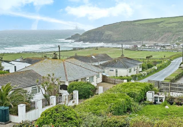 8 Castle Drive, Praa Sands, Penzance, Cornwall TR20 9TF