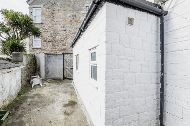 7 Lescudjack Road, Penzance, Cornwall TR18 3AD