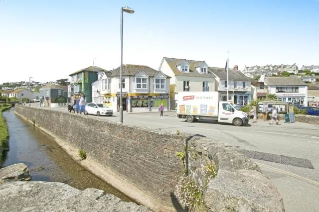 4 Tywarnhayle Square, Perranporth, Cornwall TR6 0ER