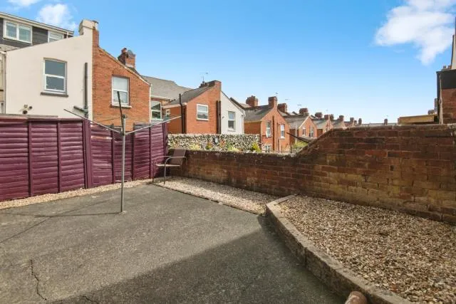 32 Holland Road, Exeter EX2 9BX