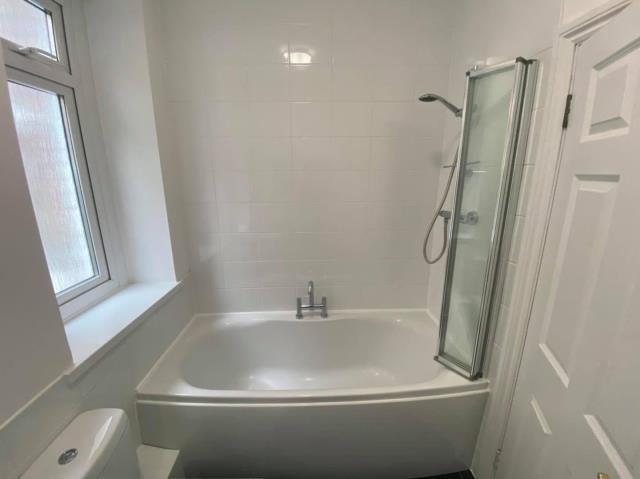 Flat 2, 10 Queens Gate, Lipson, Plymouth PL4 7PW