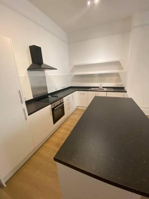Flat 2, 10 Queens Gate, Lipson, Plymouth PL4 7PW