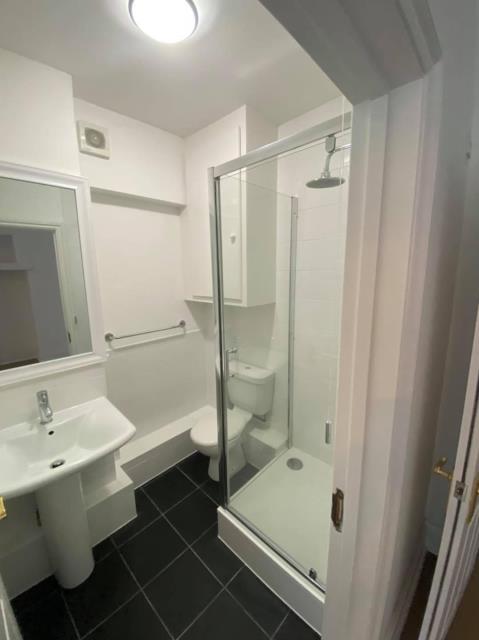 Flat 2, 10 Queens Gate, Lipson, Plymouth PL4 7PW