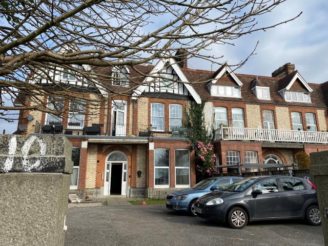 Flat 2, 10 Queens Gate, Lipson, Plymouth PL4 7PW