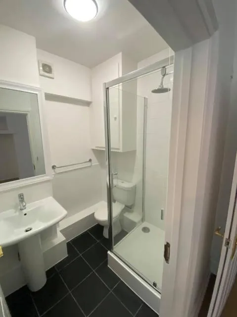 Flat 2, 10 Queens Gate, Lipson, Plymouth PL4 7PW
