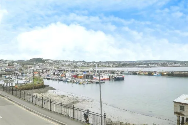 86 Fore Street, Newlyn, Penzance, Cornwall TR18 5JR