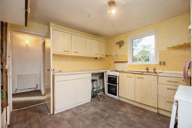 43 Boscoppa Road, St. Austell, Cornwall PL25 3DT