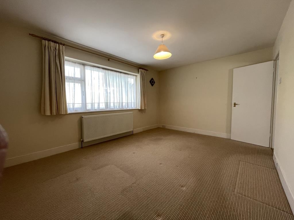 & 105
Hague Lane, Renishaw, Sheffield, Derbyshire, S21 3UR