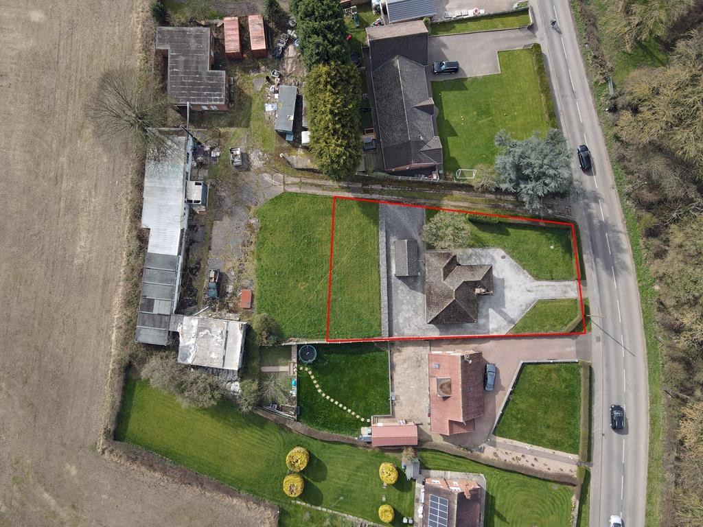 & 105
Hague Lane, Renishaw, Sheffield, Derbyshire, S21 3UR