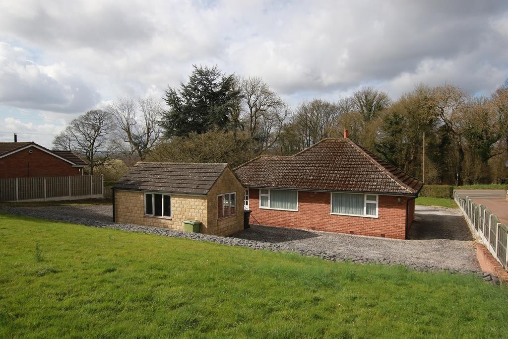 & 105
Hague Lane, Renishaw, Sheffield, Derbyshire, S21 3UR