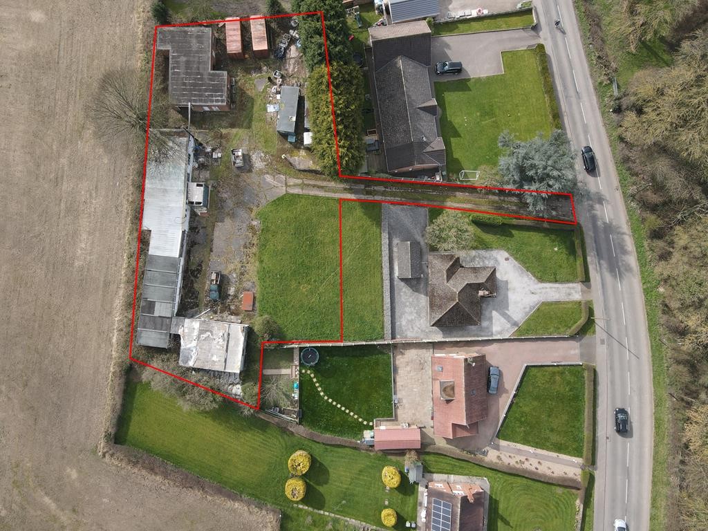 & 105
Hague Lane, Renishaw, Sheffield, Derbyshire, S21 3UR