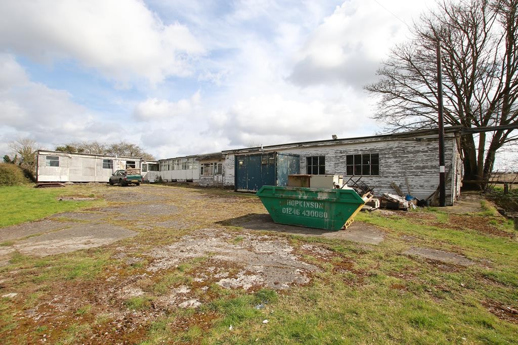 & 105
Hague Lane, Renishaw, Sheffield, Derbyshire, S21 3UR