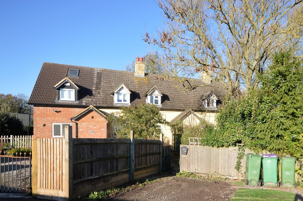 2 Railway Cottage, Stone Street, Ashford, Kent TN25 6DE
