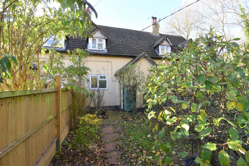 2 Railway Cottage, Stone Street, Ashford, Kent TN25 6DE