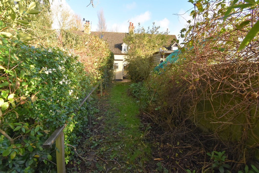 2 Railway Cottage, Stone Street, Ashford, Kent TN25 6DE