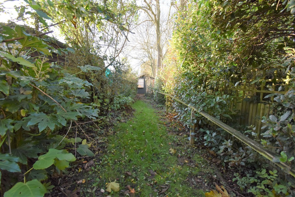 2 Railway Cottage, Stone Street, Ashford, Kent TN25 6DE