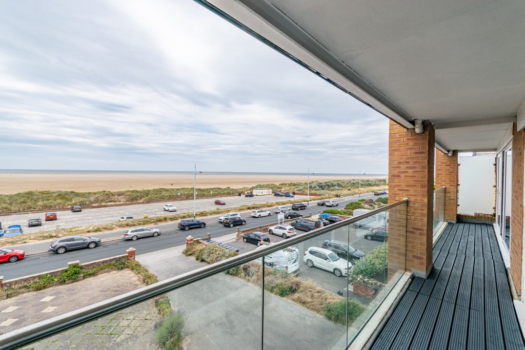 6 Sandy Knoll, 8 North Promenade, Lytham St. Annes, Lancashire FY8 2NQ