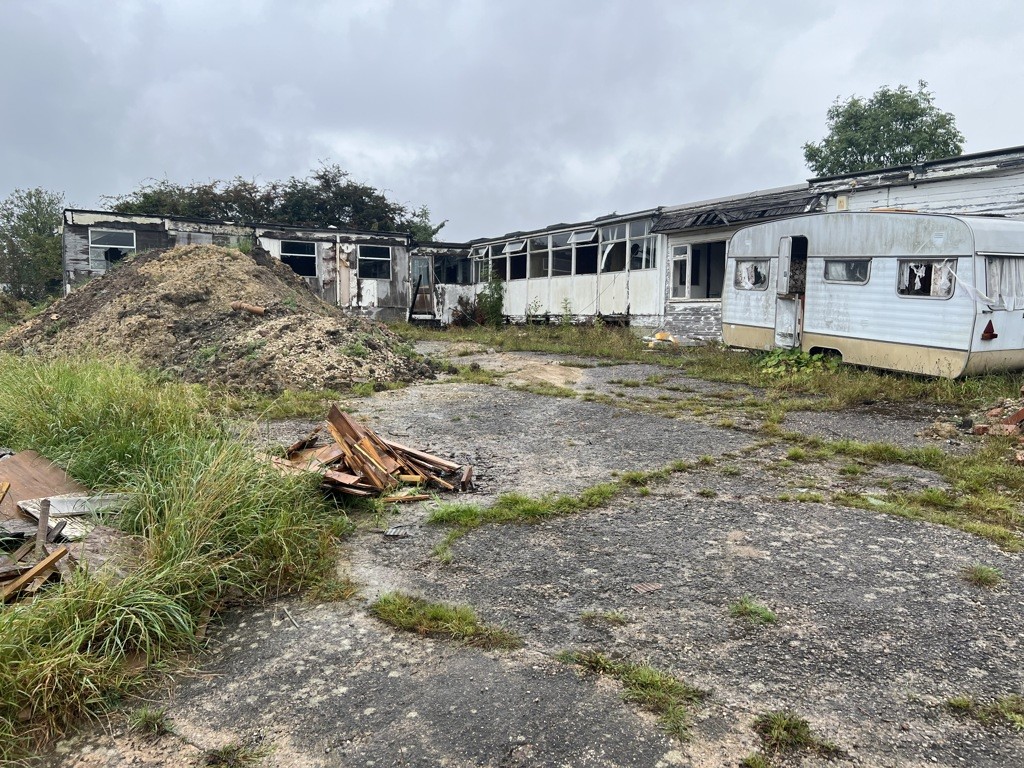 Land And Buildings, 105 Hague Lane, Renishaw, Sheffield, Derbyshire, S21 3UR