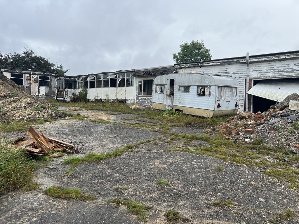 Land And Buildings, 105 Hague Lane, Renishaw, Sheffield, Derbyshire, S21 3UR