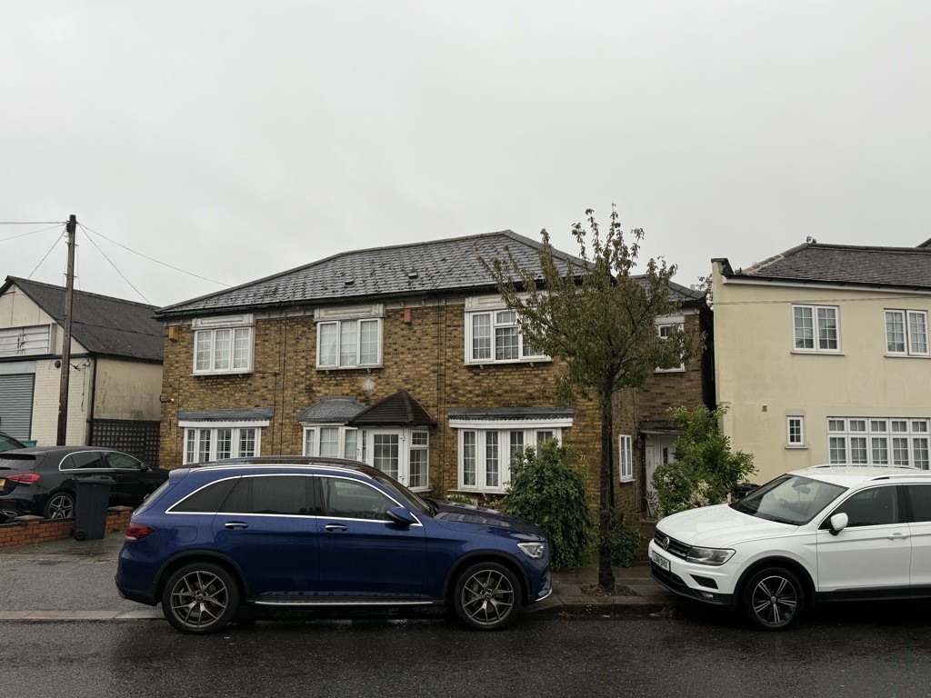 71 Redbridge Lane East, Ilford, Greater London, IG4 5EY