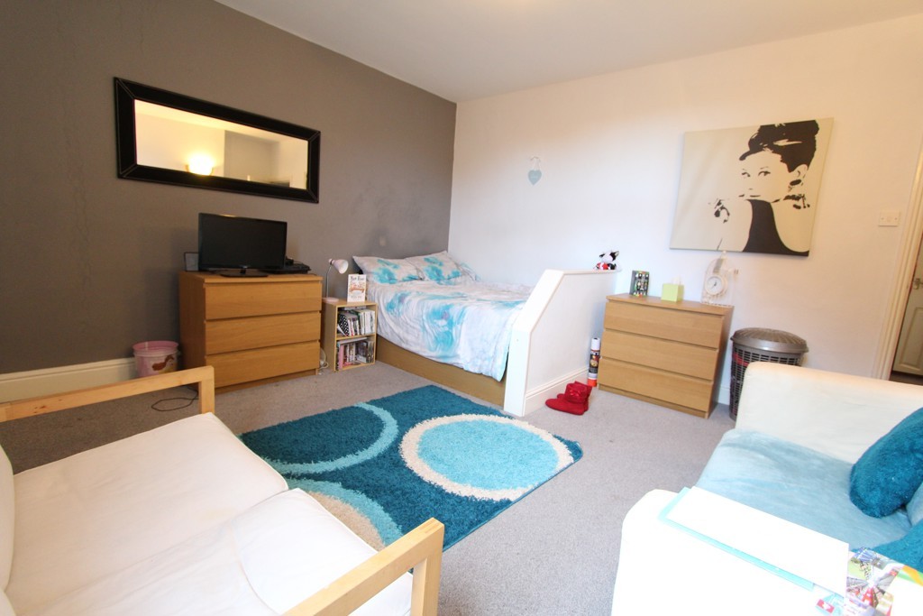 28 Ash Road, Headingley, Leeds, West Yorkshire, LS6 3JF