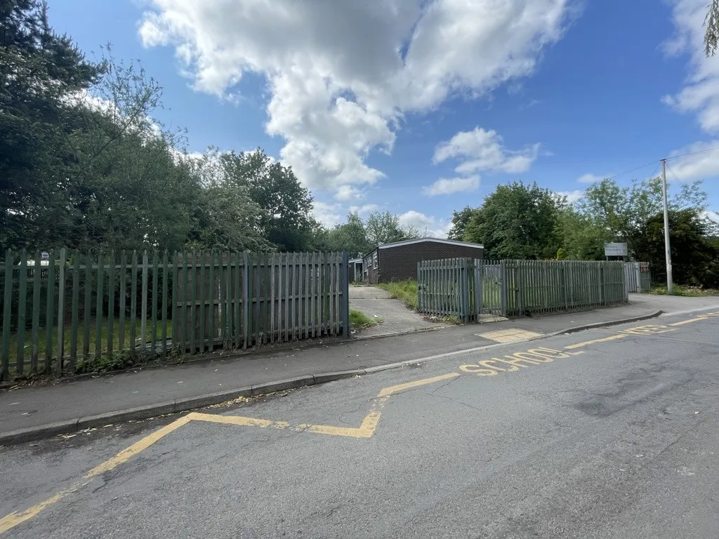 Bungalow, Rigton Drive, Leeds, West Yorkshire, LS9 7PY