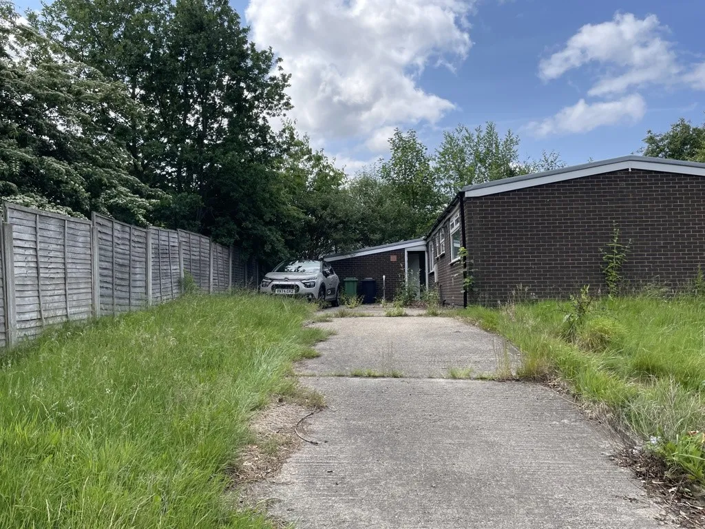 Bungalow, Rigton Drive, Leeds, West Yorkshire, LS9 7PY