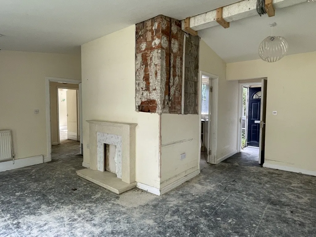 Bungalow, Rigton Drive, Leeds, West Yorkshire, LS9 7PY