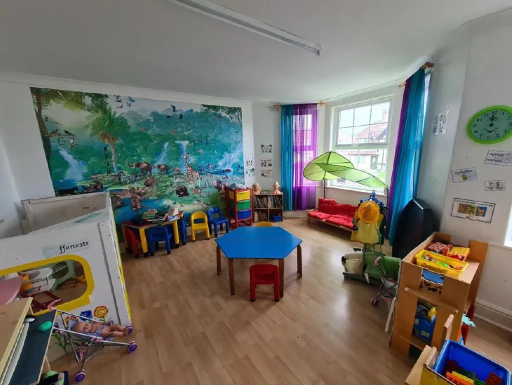 53 Walthew Avenue, Holyhead, Anglesey, LL65 1AG