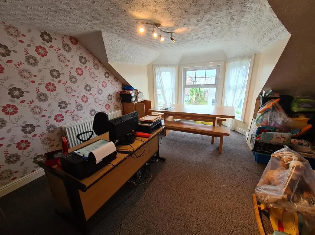 53 Walthew Avenue, Holyhead, Anglesey, LL65 1AG