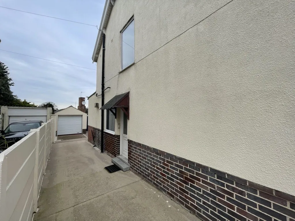 14 Newton Drive East, Blackpool, Lancashire, FY3 8QH