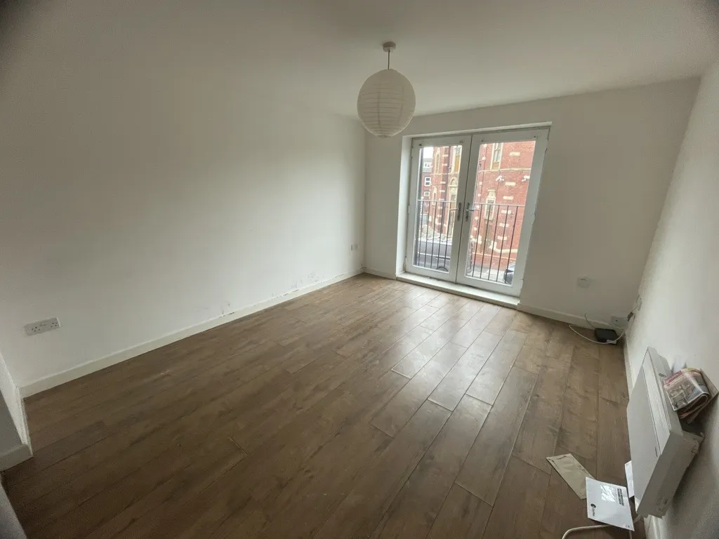 Flat 3 Redcourt, Athlone Grove, Leeds, West Yorkshire, LS12 1SY