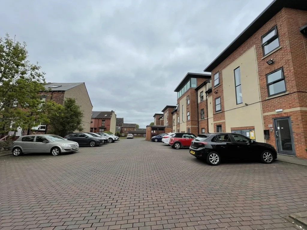 Flat 3 Redcourt, Athlone Grove, Leeds, West Yorkshire, LS12 1SY